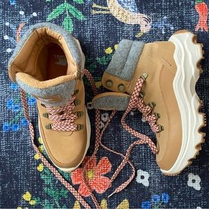 Sorel Women’s Kinetic Breakthru Conquest Waterproof Boot Size 8